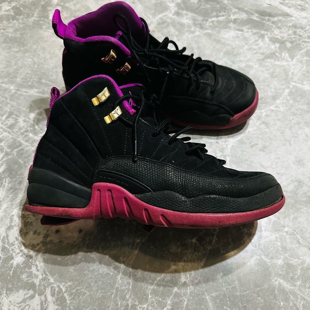 NIKE AIR JORDAN XII 12 RETRO SZ 7.5 510815 SHOES BLK HYPER VIOLET Decent Cond.